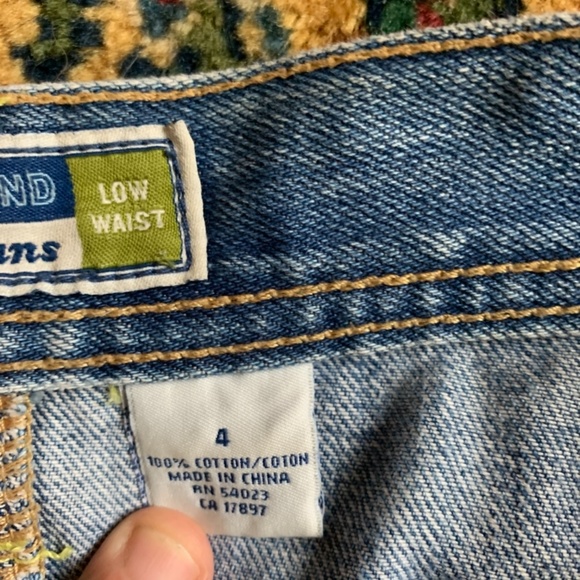 Old navy low waist crop jeans . Worn about 6-8 x - Picture 3 of 4